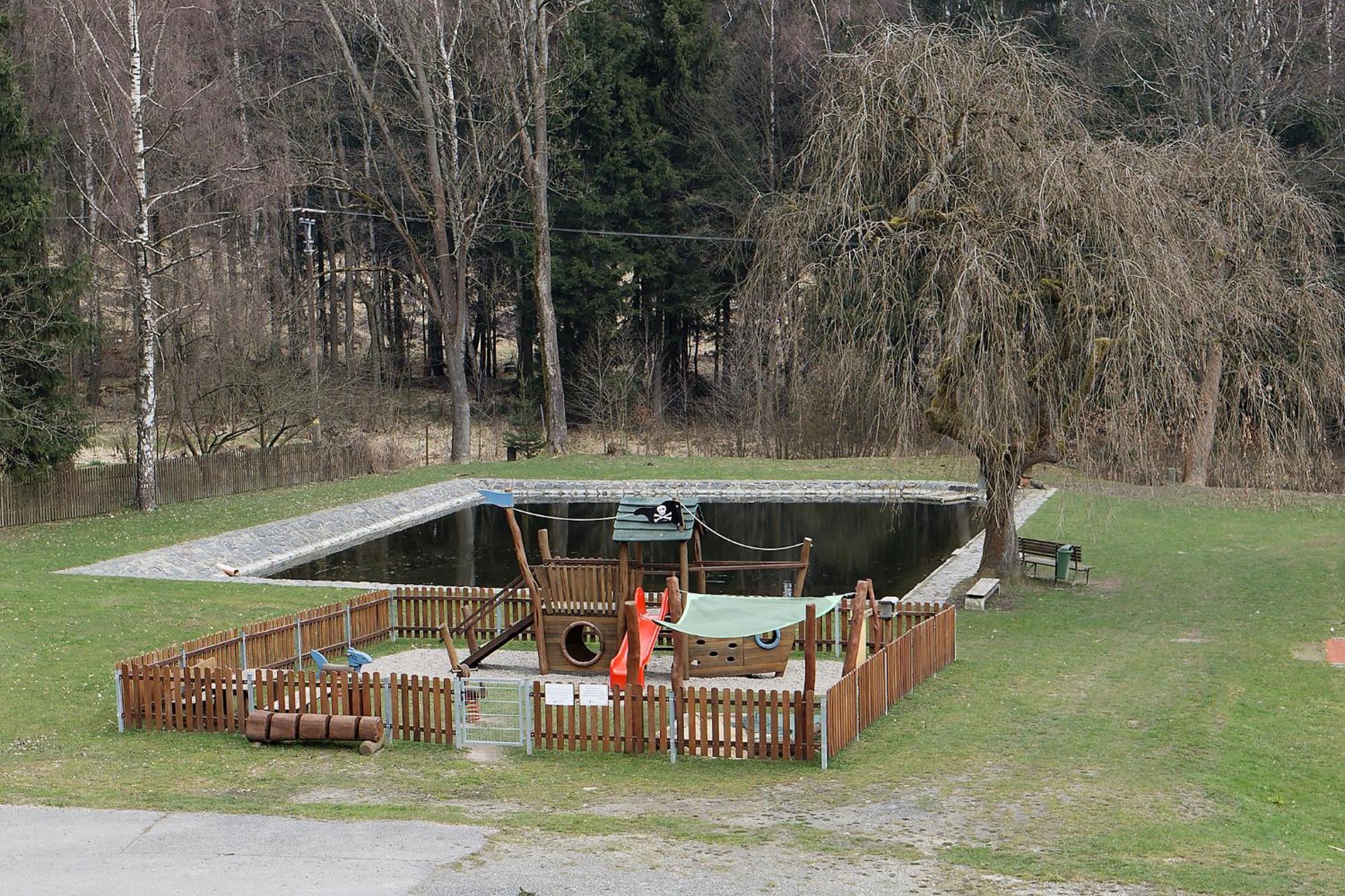 Penzion A Restaurace Na Krizovatce Polevsko Buitenkant foto